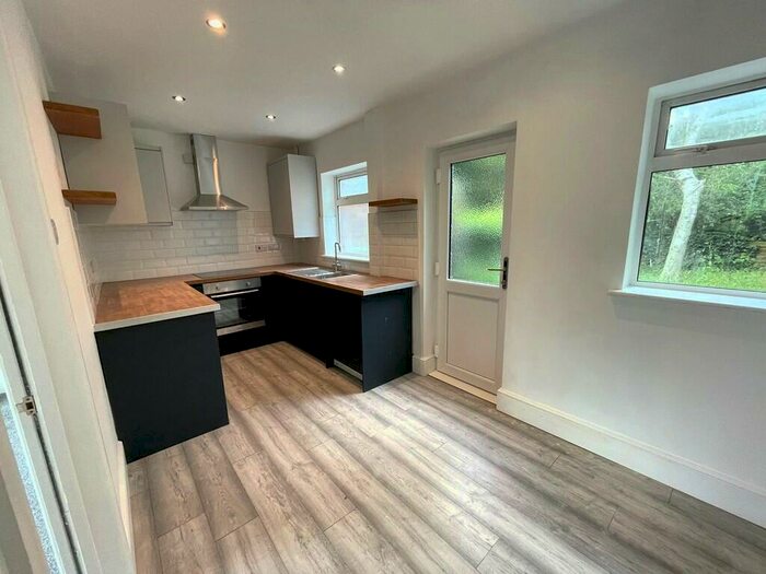 2 Bedroom Semi-Detached House To Rent In Dixon Crescent, Doncaster, DN4