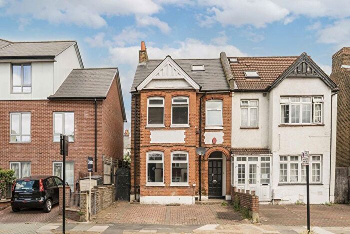 3 Bedroom Flat To Rent In London Road, Isleworth, TW7