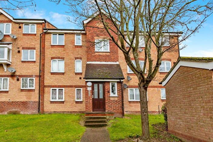 1 Bedroom Flat For Sale In Oakhill Road, Purfleet-On-Thames, RM19