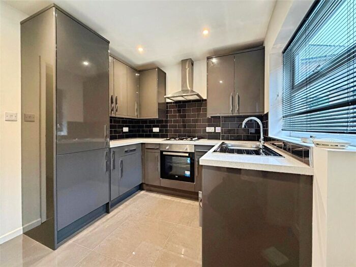 2 Bedroom Terraced House To Rent In East Street, PO30