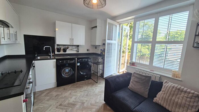 1 Bedroom Flat To Rent In Viceroy Court, LU6