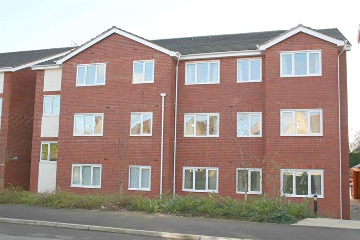 1 Bedroom Flat To Rent In Knoll Court, Reservoir Road, Kettering, Northants, NN16