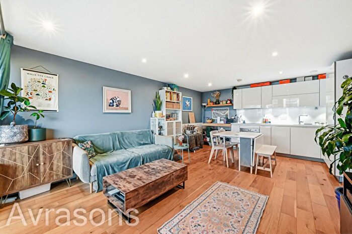 2 Bedroom Flat For Sale In Eythorne Road, London, SW9