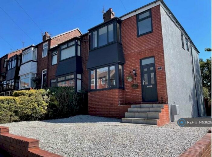 4 Bedroom Semi-Detached House To Rent In Heywood Avenue, Austerlands, Oldham, OL4