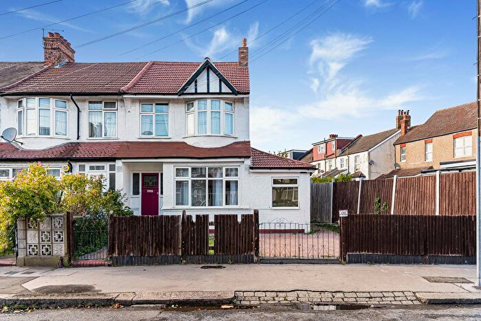 3 Bedroom End Of Terrace House For Sale In Foxley Road, Thornton Heath, Surrey, CR7