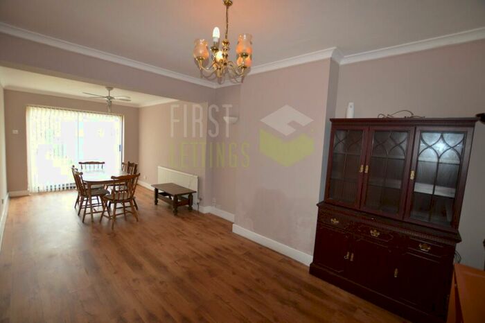 3 Bedroom Semi-Detached House To Rent In Milford Road, Clarendon Park, LE2