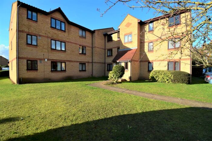 2 Bedroom Apartment To Rent In Lowestoft Drive, Burnham Gate, Slough, Berkshire, SL1