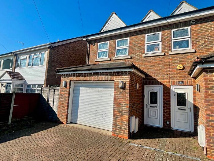 4 Bedroom Semi Detached House For Sale In Hughes Road, Ashford, TW15