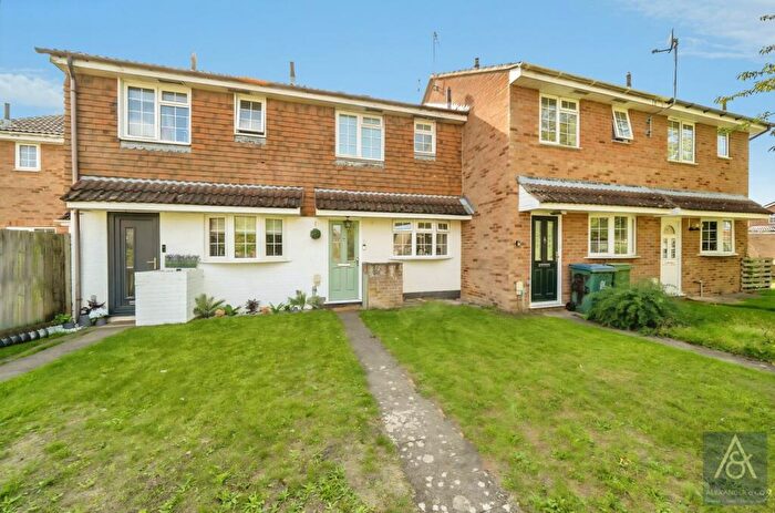 2 Bedroom Terraced House For Sale In Downer Close, Buckingham, Buckinghamshire, MK18