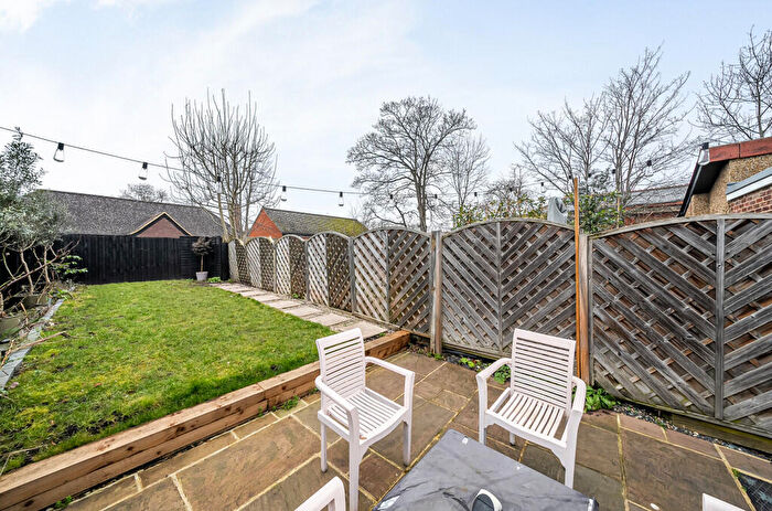2 Bedroom Cottage For Sale In West Street, Carshalton, SM5