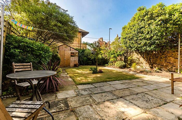 1 Bedroom Flat To Rent In Rosendale Road, West Dulwich, London, SE21