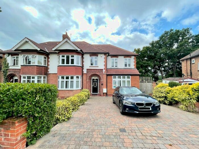 4 Bedroom Semi-Detached House To Rent In Cissbury Ring South, Woodside Park, N12