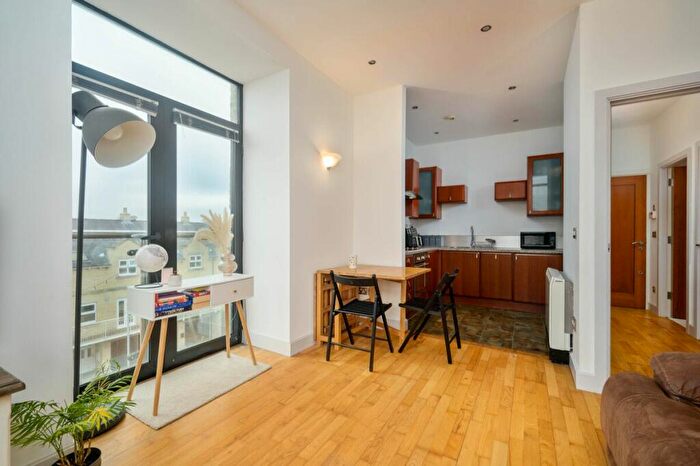 1 Bedroom Apartment For Sale In Cavendish Court, Drighlington, BD11