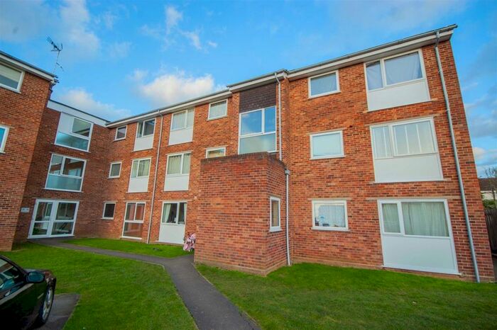 2 Bedroom Property To Rent In Snowdrop Close, Springfield, Chelmsford, CM1