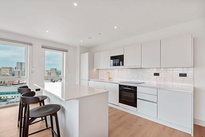 3 Bedroom Flat To Rent In The Draper, Draycote House, Colindale, NW9