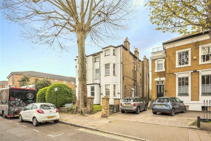 2 Bedroom Flat To Rent In Ainsworth Road, Hackney, London, E9