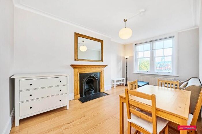 3 Bedroom Flat To Rent In Dorset Square London, NW1