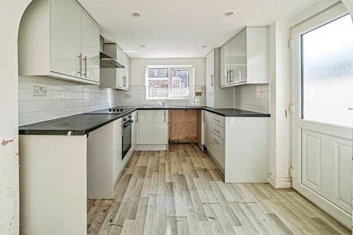 3 Bedroom Terraced House For Sale In New Bridge Road, Hull, HU9