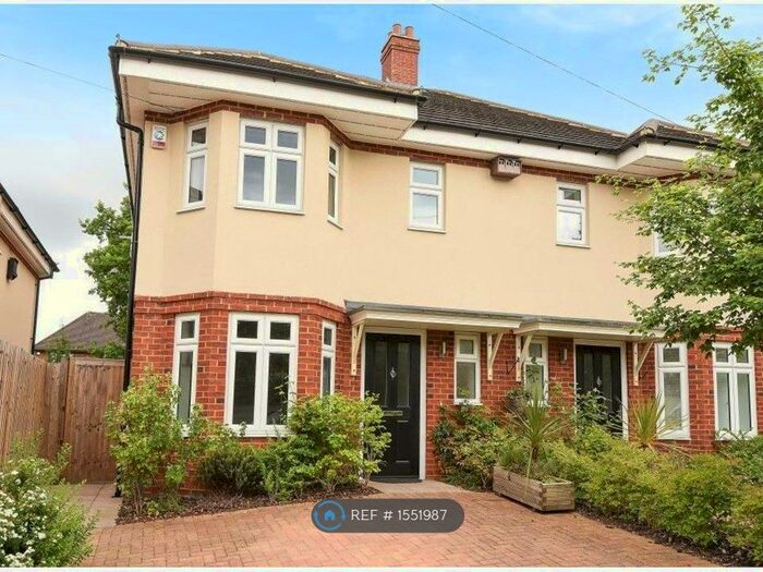 4 Bedroom Semi-Detached House To Rent In Irvine Close, London, N20