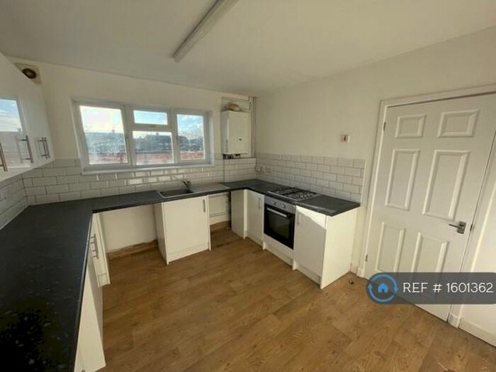 3 Bedroom Maisonette To Rent In Park Parade, Havant, PO9