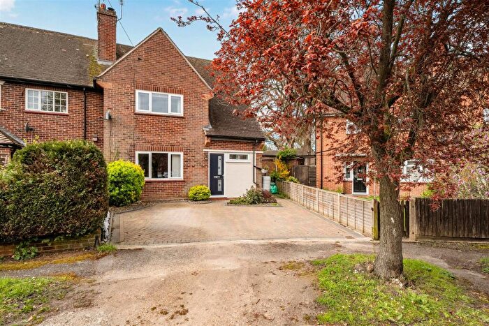 3 Bedroom End Of Terrace House For Sale In Mylne Square Wokingham, Berkshire, RG40