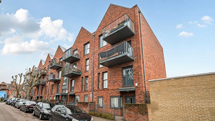 3 Bedroom Maisonette For Sale In London Bq, London, E17
