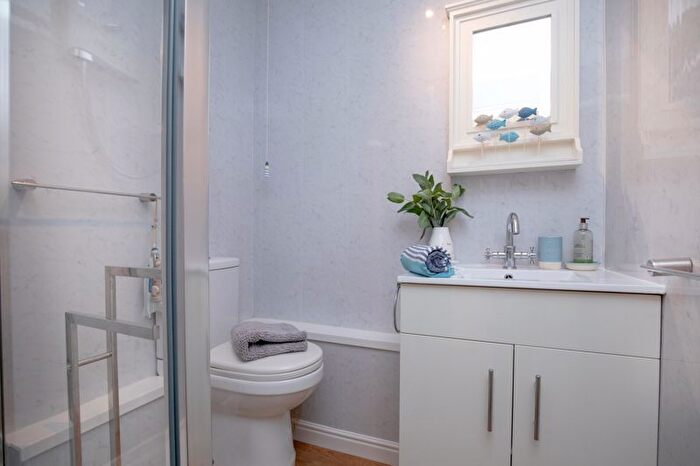 2 Bedroom Bungalow For Sale In Greenway Road, Galmpton, Brixham, TQ5