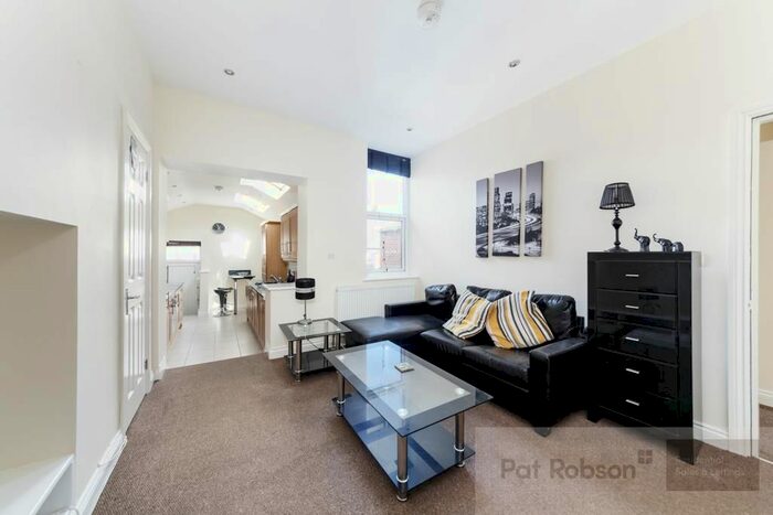 3 Bedroom Flat To Rent In Glenthorn Road, Jesmond, Newcastle Upon Tyne, NE2