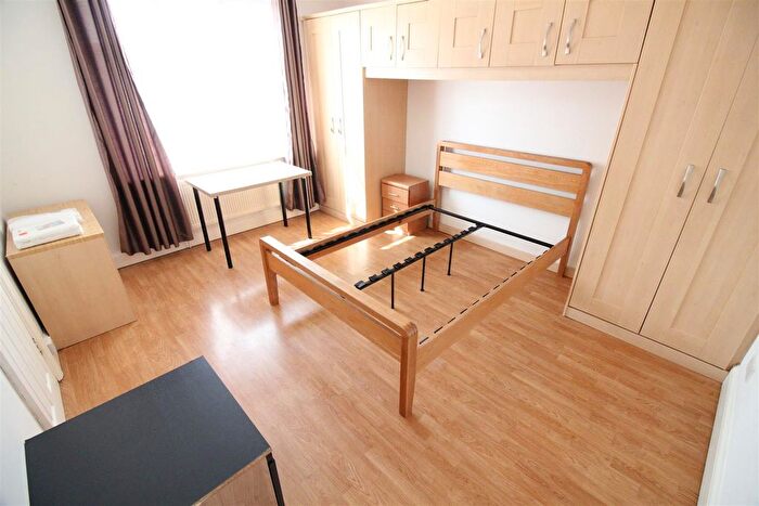 Studio To Rent In Wood Lane, Isleworth, TW7