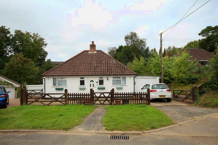 2 Bedroom Bungalow To Rent In May Avenue, Lymington, SO41