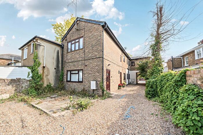 2 Bedroom Maisonette To Rent In Slough, Berkshire, SL1