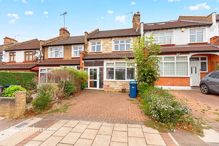 3 Bedroom Terraced House For Sale In Woodgrange Avenue, London, N12