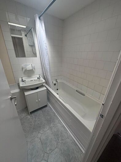 2 Bedroom Flat To Rent In High Street, Uttoxeter, ST14