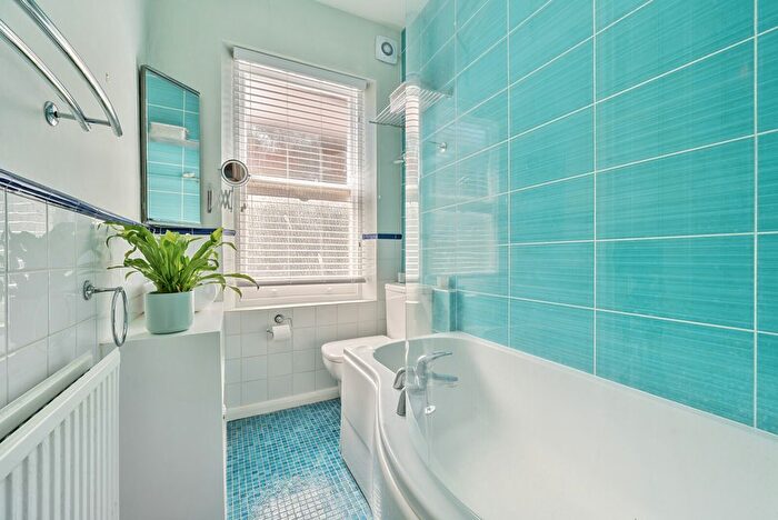2 Bedroom Flat To Rent In Bridge Road, East Molesey, KT8