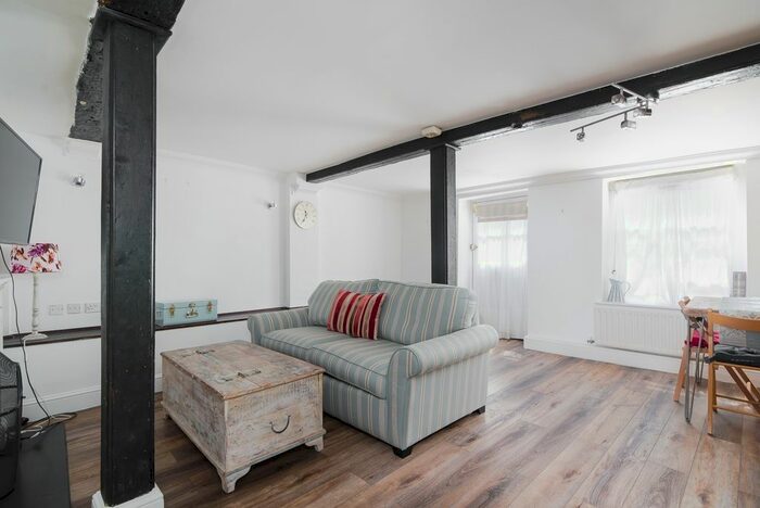 1 Bedroom Flat To Rent In Lancaster Mews, Wandsworth, SW18
