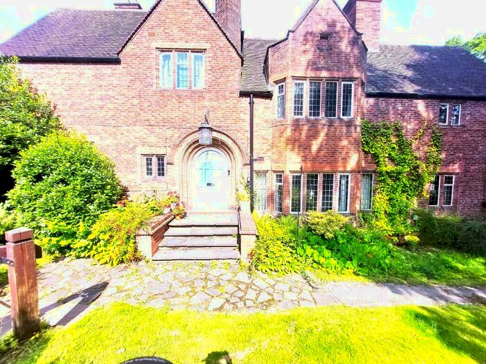 8 Bedroom House Of Multiple Occupation To Rent In Maney Hill Road, Sutton Coldfield, West Midlands, B72