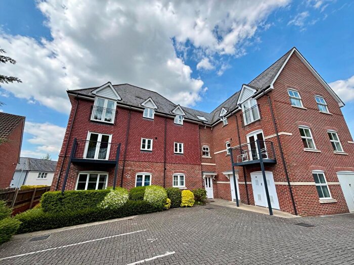 2 Bedroom Flat To Rent In Pilgrims Way, Laverstock, Salisbury, SP1