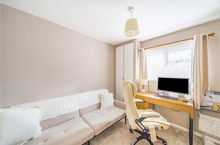 2 Bedroom Flat For Sale In Dyneley Green, Townhill Park, Southampton, Hampshire, SO18
