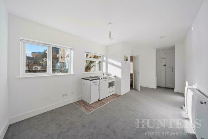 Studio To Rent In Seven Sisters Road, London, N15