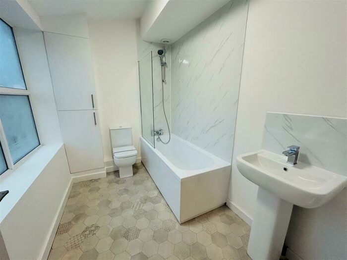 2 Bedroom Apartment To Rent In Hyde Park Villas, Hyde Park, Leeds, LS6