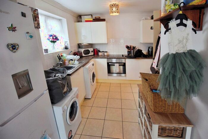 2 Bedroom Flat For Sale In Seaview Avenue, Vange, Basildon, SS16