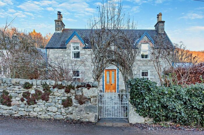 4 Bedroom Detached House For Sale In Milton, Drumnadrochit, Inverness, IV63