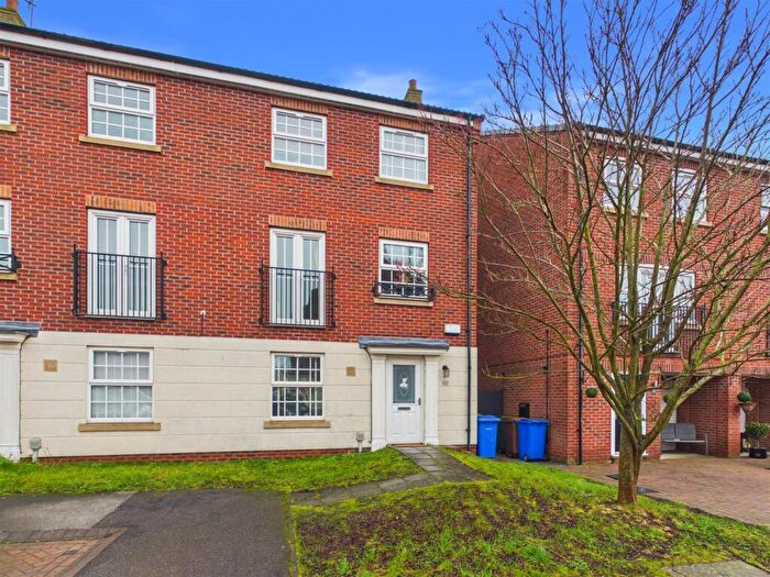 4 Bedroom Semi-Detached House For Sale In Sandringham Road, Brough, HU15