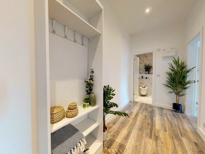 1 Bedroom Apartment To Rent In Hyde Terrace, Leeds, West Yorkshire, LS2