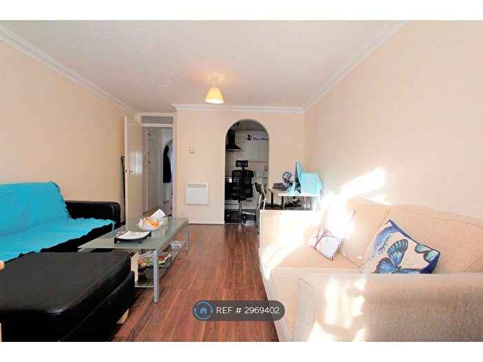 1 Bedroom Flat To Rent In Granby Court, Reading, RG1