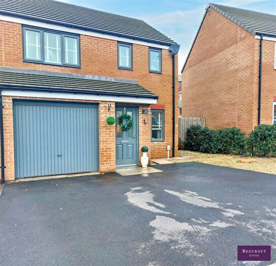 3 Bedroom Semi-Detached House For Sale In Lundhill Drive, Wombwell, Barnsley, S73