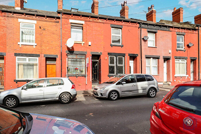 4 Bedroom Terraced House For Sale In Nowell Mount, Leeds, LS9
