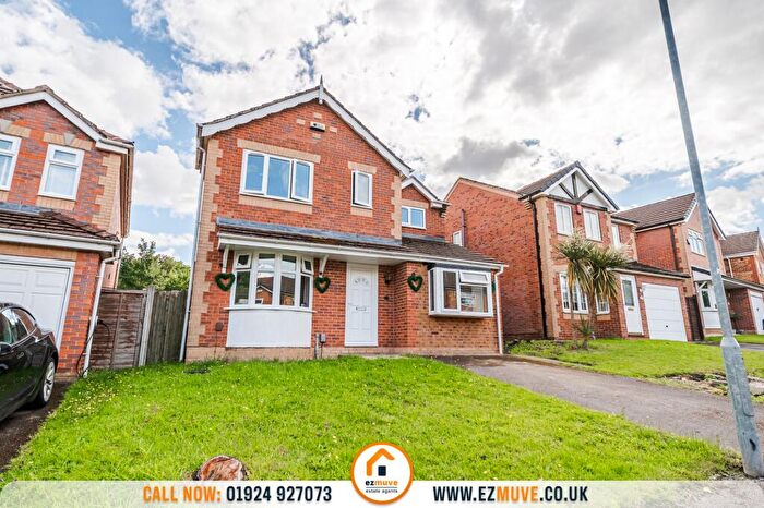 3 Bedroom Detached House For Sale In St. Thomas Gardens, Bradley, HD2