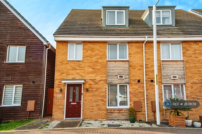 4 Bedroom Semi Detached House To Rent In Montagu Gardens, Dartford, DA1
