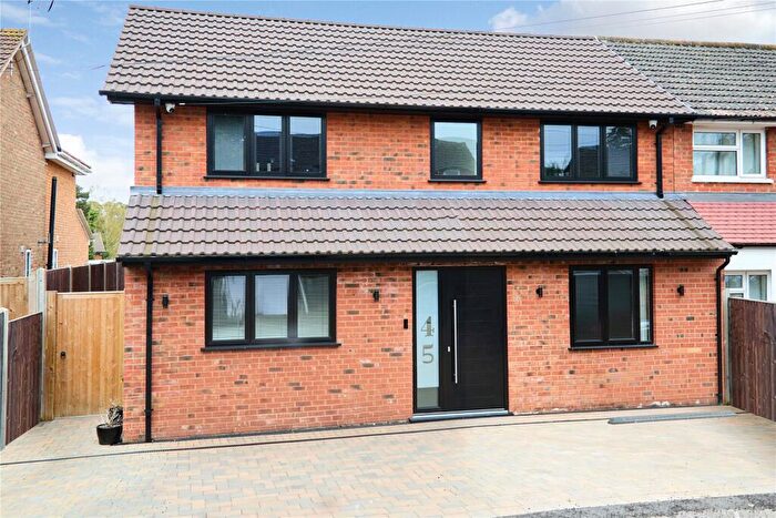 3 Bedroom Semi Detached House For Sale In Bassett Road, Woking, Surrey, GU22